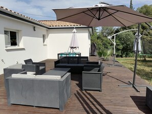 Outdoor dining - Magnificent villa for rent close to beaches (Aubais)