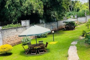 Outdoor dining - Appartement meublé et élégant d'une chambre à Westlands (Nairobi)
