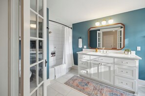 Dusche, Handtücher, Seife, Shampoo