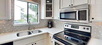 Lighthouse Point 22A | Great Views, Pool Access