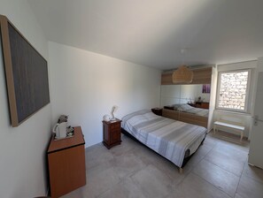 1 chambre, Wi-Fi gratuit, draps fournis