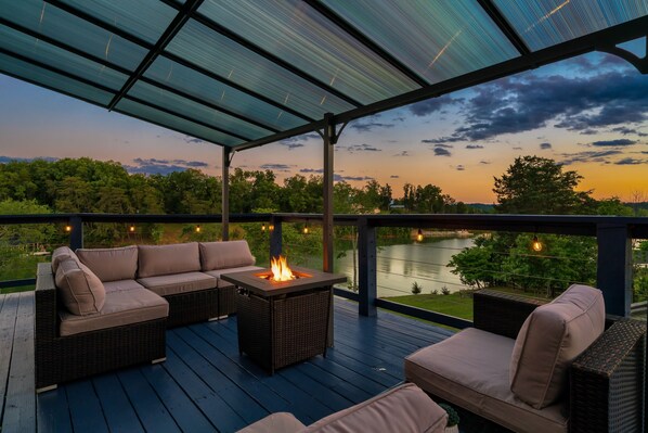 Terrace/patio - Epic Lakehouse! Mountain Views! Kayaks! Arcade! Hot Tub! Dock! Paddle Boards!! (Dandridge)