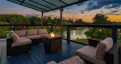 Epic Lakehouse! Mountain Views! Kayaks! Arcade! Hot Tub! Dock! Paddle Boards!!