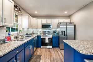 Fridge, microwave, oven, stovetop - Epic Lakehouse! Mountain Views! Kayaks! Arcade! Hot Tub! Dock! Paddle Boards!! (Dandridge)