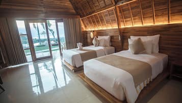 Luxury Twin Room, Ocean View | Desk, laptop workspace, free WiFi, bed sheets