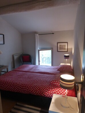4 chambres, fer et planche à repasser, Wi-Fi, draps fournis