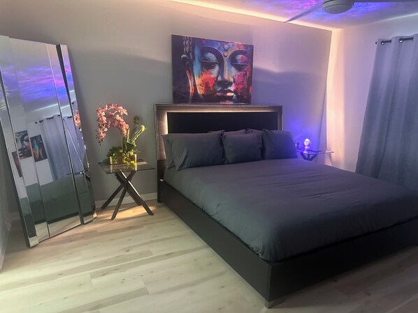 2 habitaciones, tabla de planchar con plancha, wifi y ropa de cama