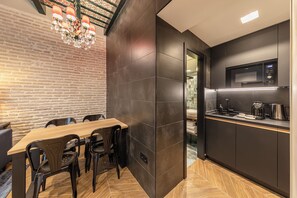 Luxury-Apartment | Eigene Küche | Kühlschrank, Mikrowelle, Ofen, Wasserkocher mit Kaffee-/Teezubehör