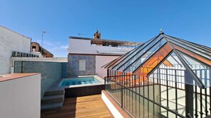 Außenpool, geöffnet von 09:00 Uhr bis 21:00 Uhr, Liegestühle