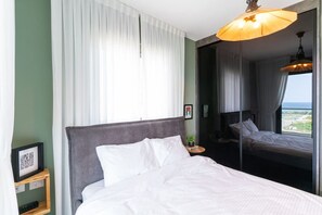 4 bedrooms, iron/ironing board