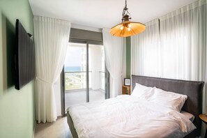 4 bedrooms, iron/ironing board