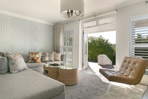 Smart TV - Winelands Golf Lodges 3 (Cape Town)