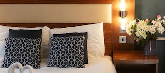 Oakshaw Guesthouse - Cozy Double Room in a Central Location. R12