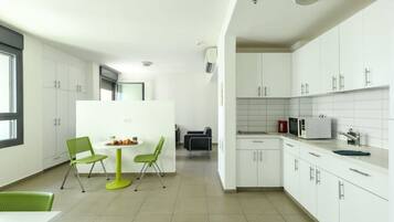 Fridge, microwave, stovetop, cookware/dishes/utensils