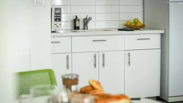 Fridge, microwave, stovetop