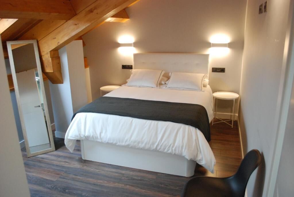 Appartement, uitzicht op de stad | Luxe beddengoed, donsdekens, een bureau, verduisterende gordijnen