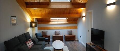 Apartment, City View | Premium bedding, down comforters, desk, blackout drapes