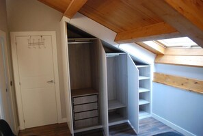 Apartment, City View | Premium bedding, down comforters, desk, blackout drapes - Apartamentos Altar Suites Conde Luna (León)