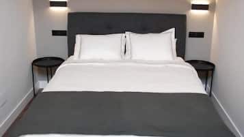 Escritorio, cortinas opacas, sistema de insonorización y wifi gratis