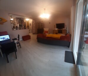 3 bedrooms, iron/ironing board, travel cot