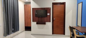 Deluxe Double or Twin Room, City View | Desk, iron/ironing board, free WiFi - The Cinco Bliss (Hyderabad)