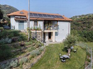 Exterior - Room 'Pria' with Mountain View, Wi-Fi and Air Conditioning (Albisola Superiore)