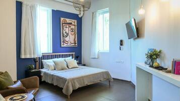 Iron/ironing board, free WiFi