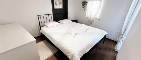 2 bedrooms, WiFi, bed sheets