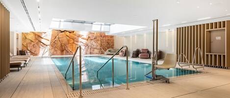 Piscina interna, piscina aquecida