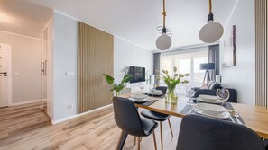 Apartment (95) | Living area | Flat-screen TV - Apartamenty Sun & Snow Sun Towers (Swinoujscie)