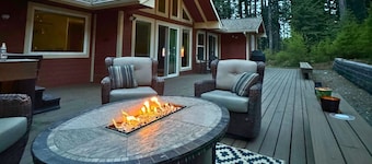 Private Getaway w/Hot Tub: Close to Lake & Tamarack