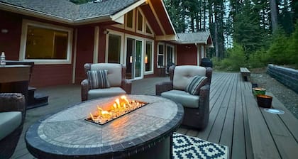Private Getaway w/Hot Tub: Close to Lake & Tamarack
