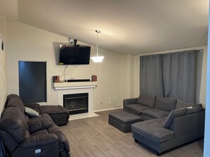 Smart TV, fireplace - Charming 3-bedroom house with WiFi, AC in superb Palmdale (Palmdale)