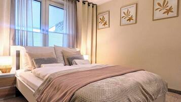 3 bedrooms, travel crib, free WiFi, bed sheets