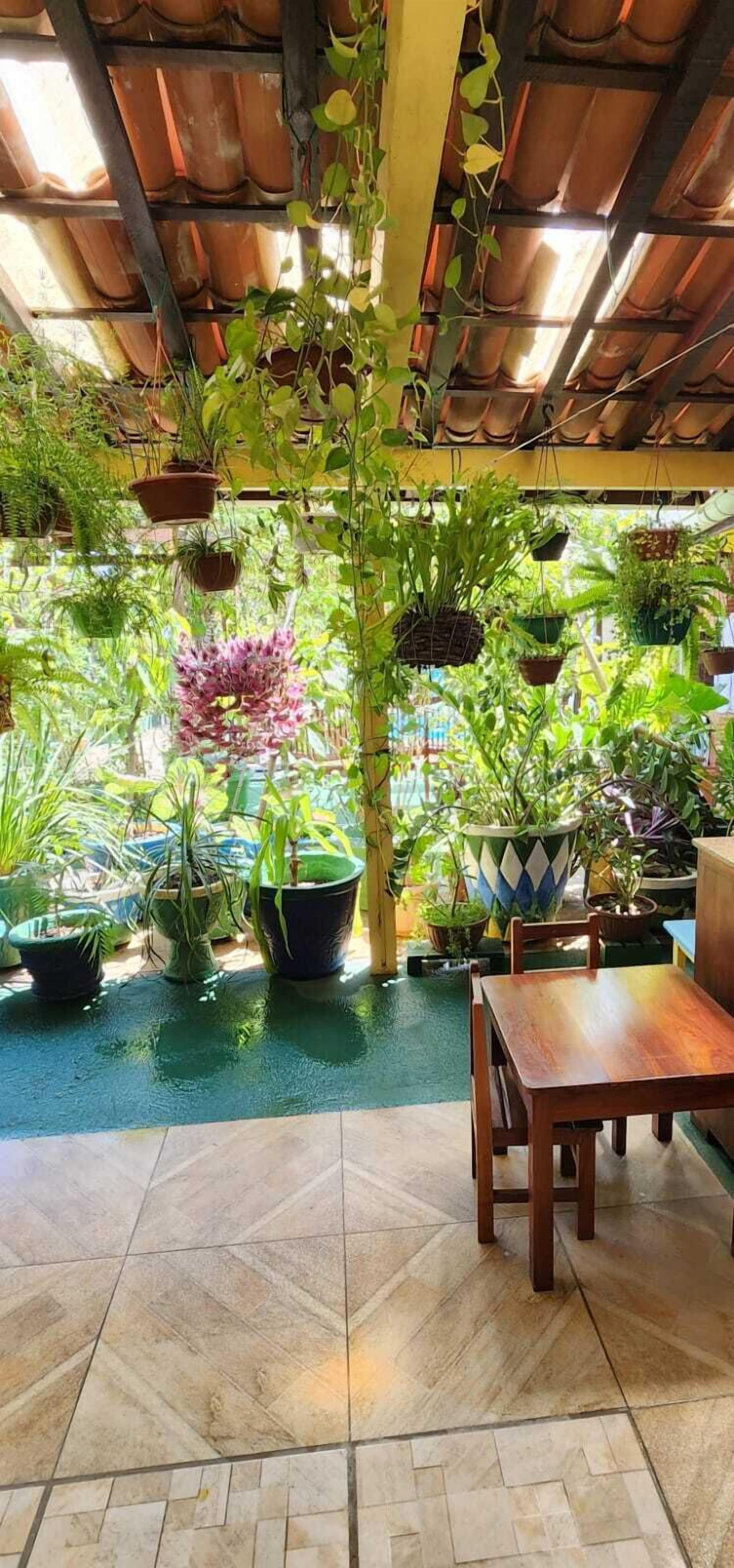 Daily buffet breakfast (BRL 40 per person)