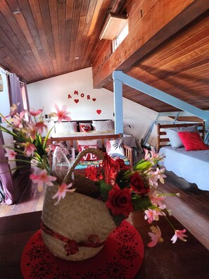 Habitación Deluxe, Terraza, vista a la playa | Cortinas blackout, tabla de planchar con plancha y wifi gratis