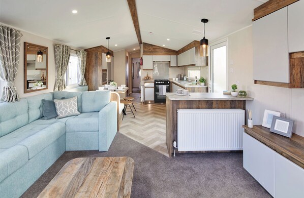Cottage | Living area - Island Breeze - Hayling Island (Hayling Island)
