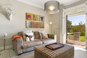 Smart TV - Winelands Golf Lodges 4 (Cape Town)