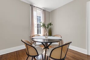 تناول الطعام