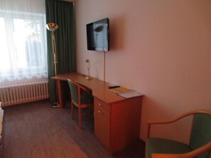 In-room dining - Parkhotel Goldlinde (Bodenwerder)