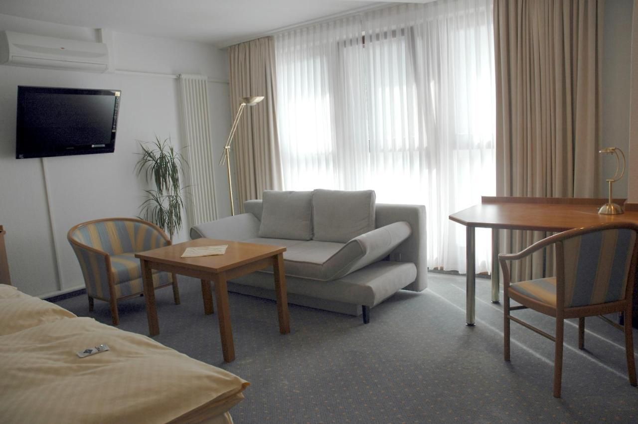 In-room safe, desk, laptop workspace, free WiFi