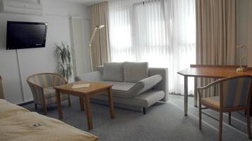 In-room safe, desk, laptop workspace, free WiFi