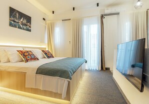ห้องคอมฟอร์ทสวีท | 1 ห้องนอน, เครื่องนอนระดับพรีเมียม, เตียงเมมโมรีโฟม, ตู้นิรภัยในห้องพัก