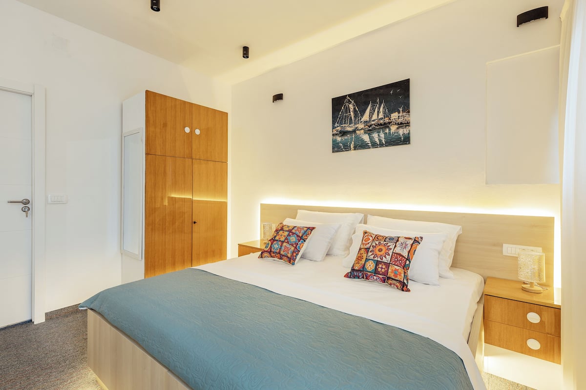 Standaard suite, uitzicht op zwembad | 1 slaapkamer, luxe beddengoed, bedden met traagschuimmatras