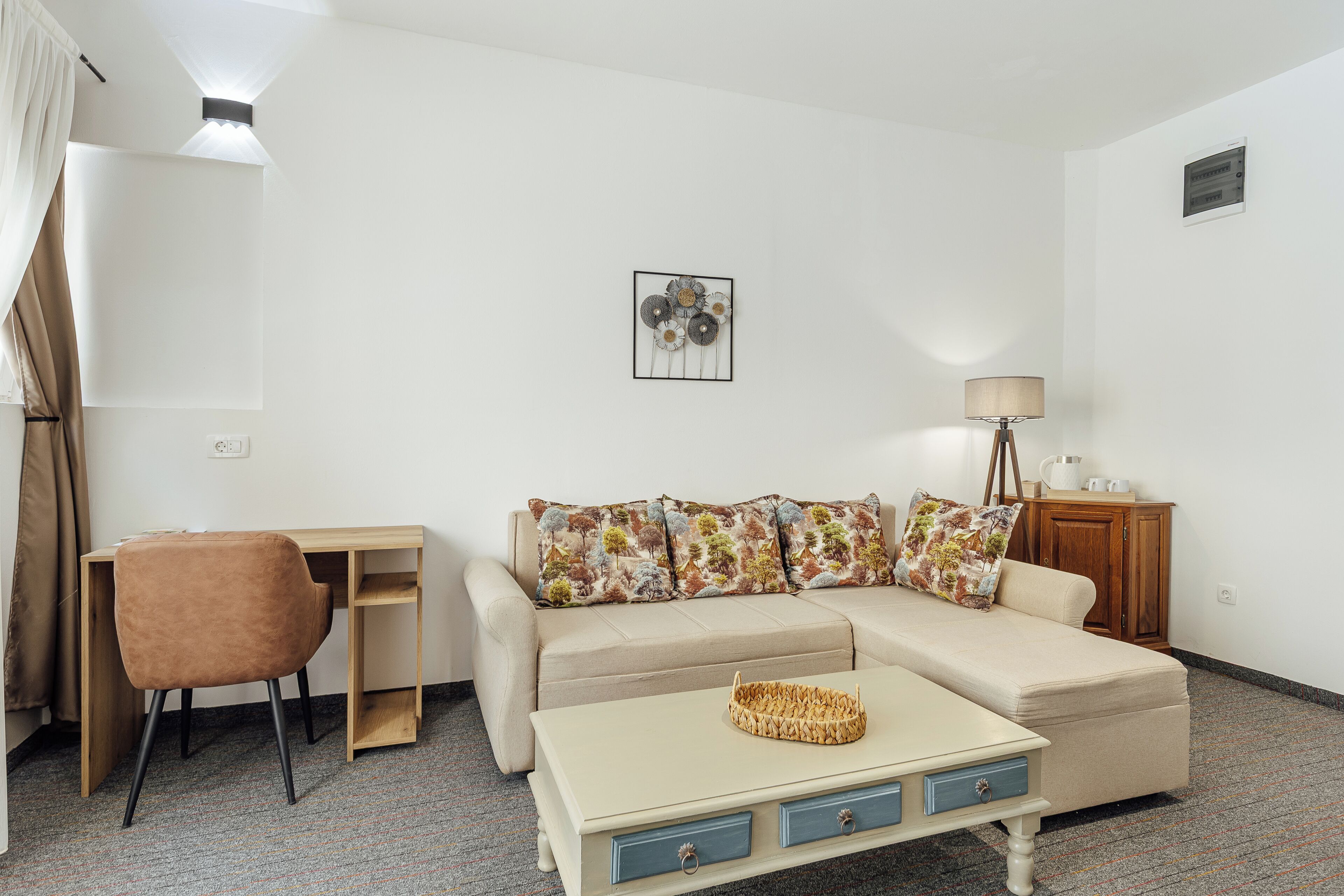 Deluxe Suite | Living area | Smart TV