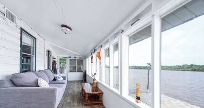 Relaxed Fishing Cabin on the Colorado River | 2BR, 1BA | Sleeps 6 | Matagorda