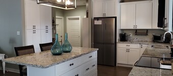 Super Clean Executive Rental 3/2 house in Sulphur Minutes from Frasch Ballpark