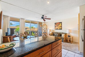 Smart TV, books - Kihei Kai Nani 6-248 – Family-Friendly, A/C, Walk to Beach & Shops (Kihei)
