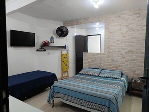 1 slaapkamer, een strijkplank/strijkijzer, wifi, beddengoed