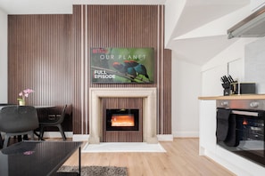 Apartamento superior | Área de estar | Smart TV 65 polegadas com canais digitais, Netflix, Hulu